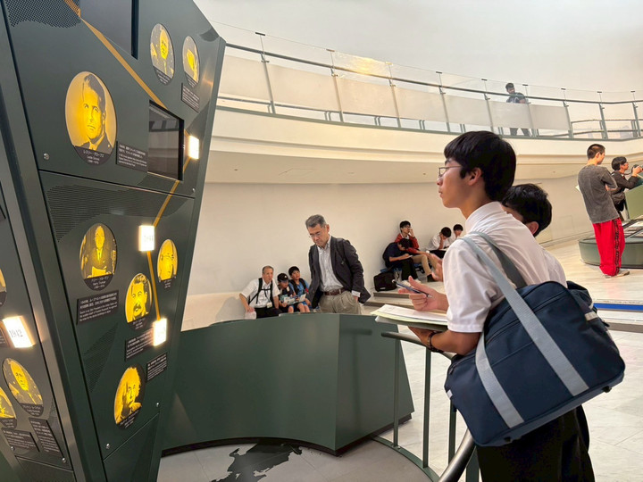 09f61fb627164187a06e21b0b8888f58